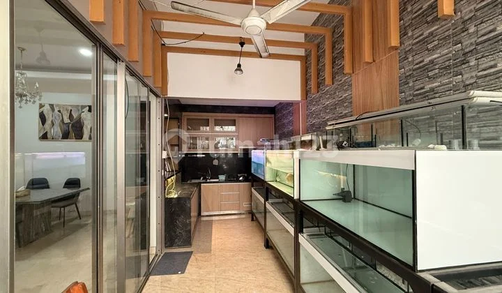 CONCERTO HOUSE 10X20 BEST DEAL IN NEAT CONDITION