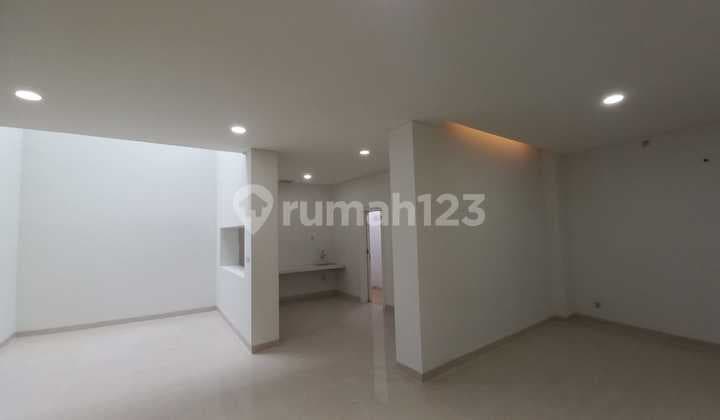 Rumah Taman Surya 2 Lokasi Bagus Depan Taman