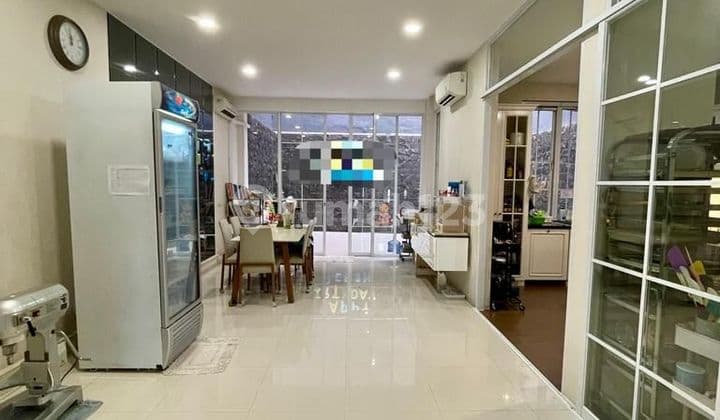 FOR SALE FAST .. PIK 1 HOUSE, MODERN MINIMALIST CONTRACTOR BUILDING, READY TO OCCUPY