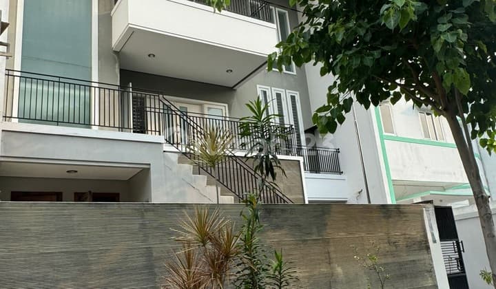 Turun Harga , Dijual Murahh .. Rumah Minimalis Grisenda , View Taman , Rapi Semi Furnished Siap Huni