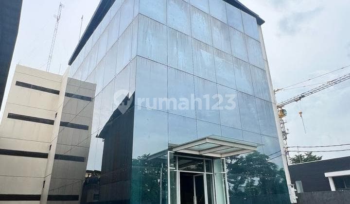 Building for Rent on Jl Panjang, Suitable for Showroom, Office, Academy, etc.