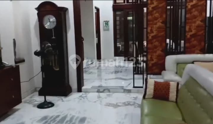 Unit Langka .. Dijual Cepat Rumah Minimalis 3 Lantai Di Blok 7 , Blok Favorit , Hadap Selatan Bagus Langsung Huni