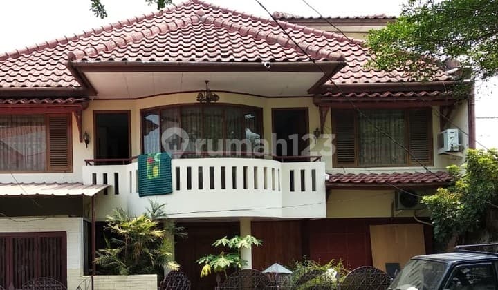 Rumah 2 Lantai Bagus di Tebet, Jakarta Selatan Lokasi Dekat Perkantoran