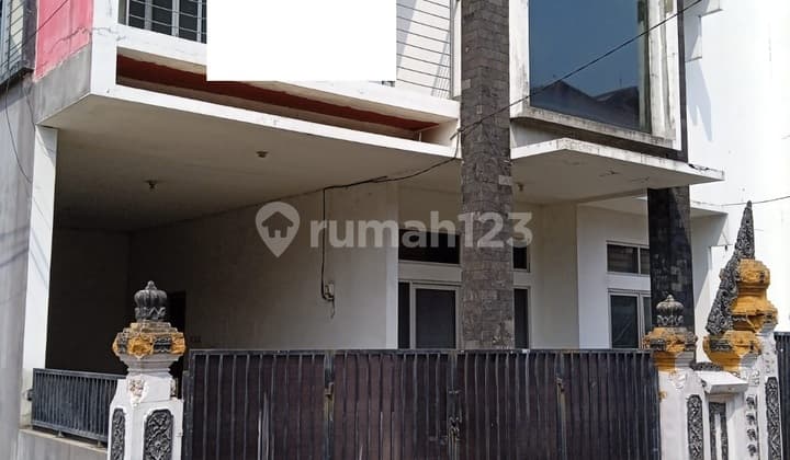 Jual Murah Rumah 2,5 Lantai Unfurnished SHM di Jati Asih, Bekasi