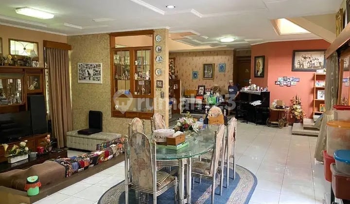 Rumah Mewah Terawat Kokoh Disukamulya Semi Furnish Dijual Cepat