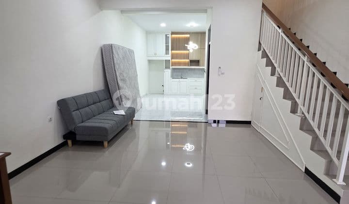 Rumah Baru di Tki 5, Sangat Bagusvieww Taman, Sebagian Furnish Disewakan