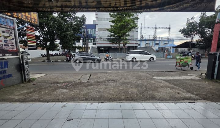 Ruko, Tempat Usaha di Ah. Nasution Ujung Berung, Daerah Ramai Cocok untuk Usaha Apapun di Sewakan
