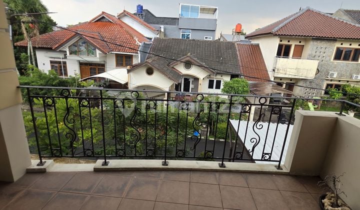 Rumah Mewah Furnish Diistana Regency Siap Pakaiaman dan Nyaman Lokasi Strategis Disewakan