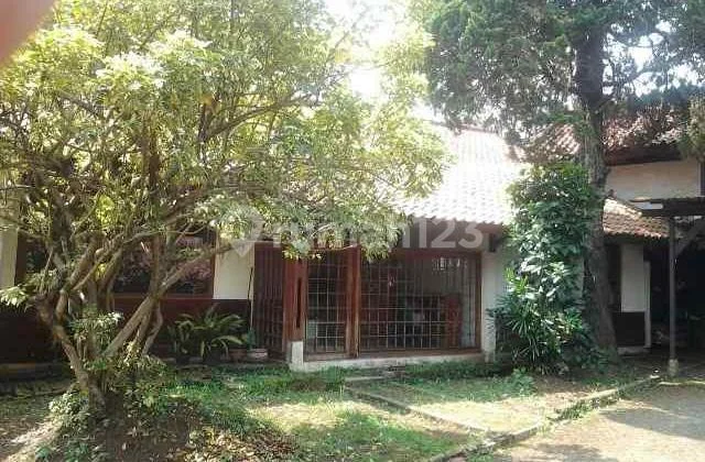 Rumah Luas Disayap Dago Dekat dengan Daerah Kampus Dijual Cepat