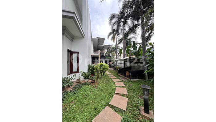 Rainbow Raya Corner House, Kelapa Gading