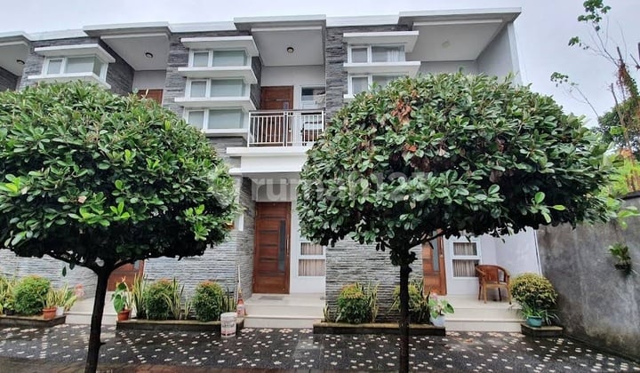 Town House Furnished Murahdikawasan Elit Renon