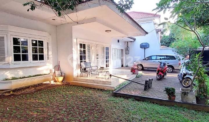 Rumah Menteng Terawat Dekat Taman Suropati Jalanan Lebar