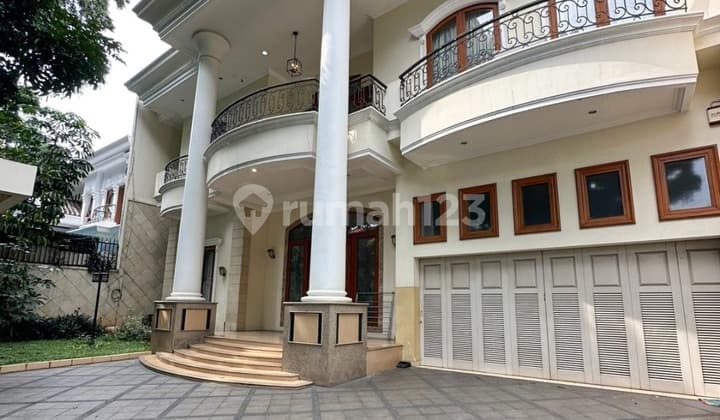 Rumah Pondok Indah Modern Classic Dekat Bukit Golf