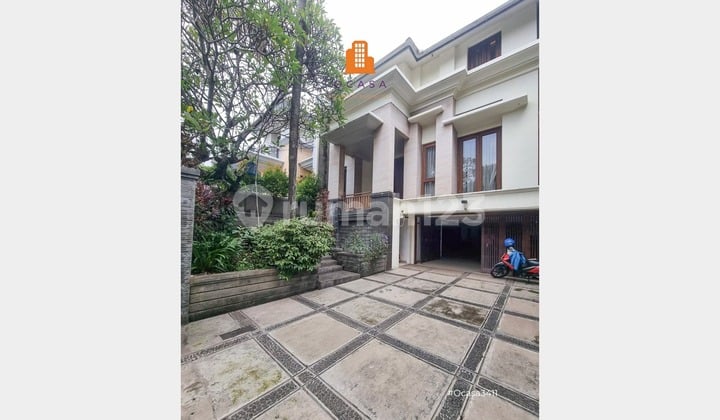 Rumah Modern Hang Lekiu Kebayoran Baru Setengah Furnish