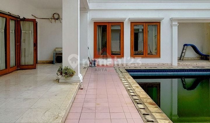 Dijual Rumah Mewah 2 Lantai Siap Huni di Mega Kuningan