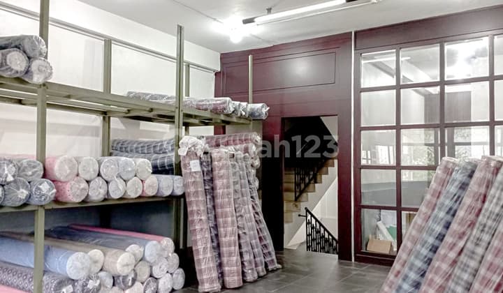 Ruko di Tanah Abang, Jakarta Pusat 204 m Bagus HGB