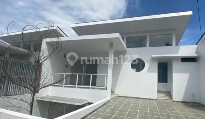 Rumah Baru Bagus Siap Huni 2 Lantai di Cirendeu