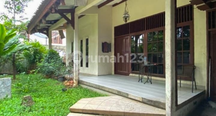 Rumah Lama Dalam Komplek Di Lebak Bulus Jakarta Selatan