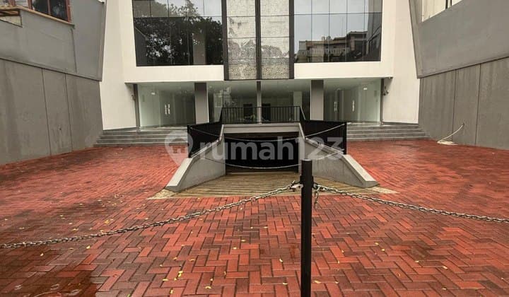 Gedung Lokasi Bagus Area Ramai di Radin Inten