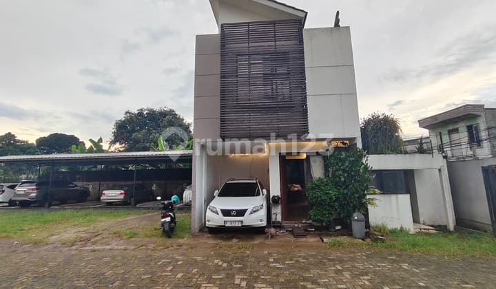 Rumah 2½ Lantai Munjul Cipayung Jakarta Timur