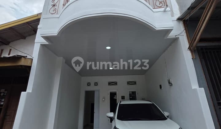 Rumah 2 Lantai Semi Furnished di Kalisari