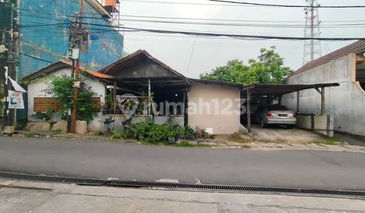 Rumah Pekarangan Luas di Tugu Kota Depok
