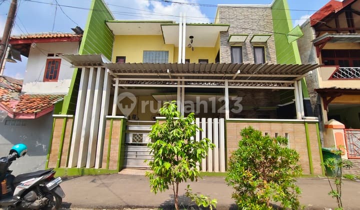 2.5-Story House in Kampung Tengah Kramat Jati