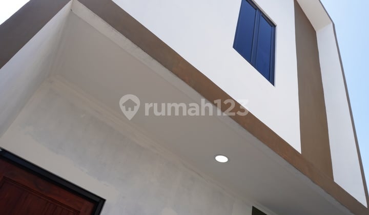 Rumah Minimalis 2 Lantai di Cilangkap Siap Huni