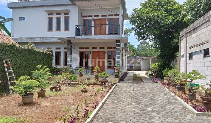 Rumah 2 Lantai Halaman Luas di Jonggol