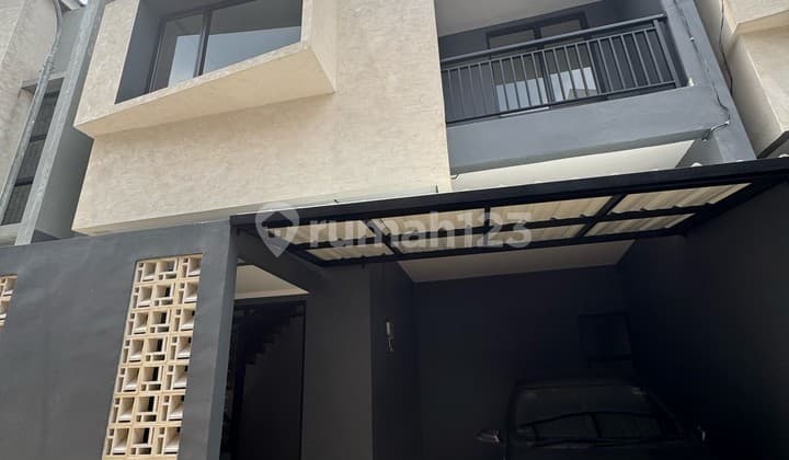 Rumah 2 Lantai Dekat Pintu Tol Jati Asih