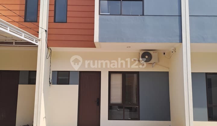 Rumah 2 Lantai Siap Huni Terdekat Grand Wisata Bekasi