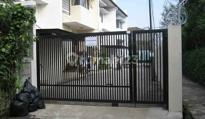 Sayap Pasteur Rumah Dijual
