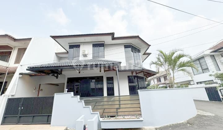 Disewakan Rumah Mewah Full Furnished, Di Jati Padang Dekat Pejaten Barat, Pasar Minggu, Jakarta Selatantlp. O8i3i082ii65luas Tanah 216 M2luas Bangunan 205 M2shmkamar Tidur 6 (4+2)kamar Mandi 4carport 2 Mobil Lebih Full Furnished, Lengkap Lebih Kurang Sepe