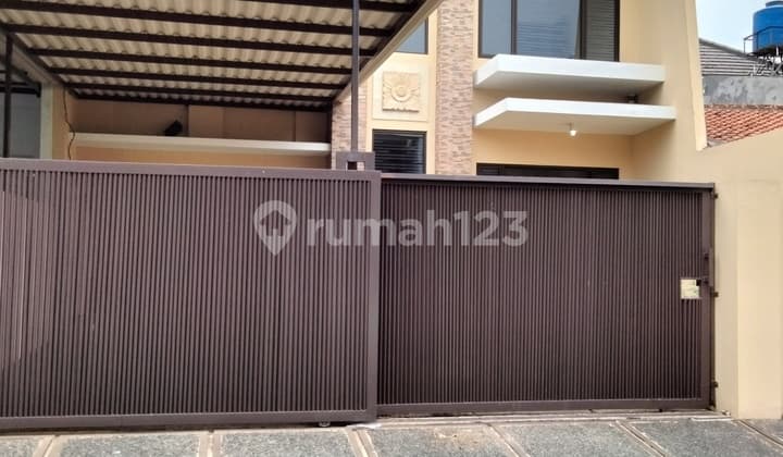 Rumah dekat Tanah Kusir, dekat Ke Gandaria City, Kebayoran Lama, Jakarta Selatan