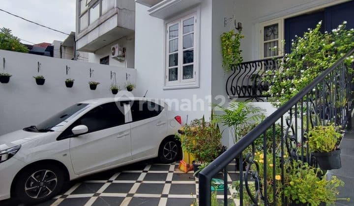 FOR SALE LUXURY FULLY FURNISHED HOUSE, STRATEGIC LOCATION near TB SIMATUPANG, Ragunan, South Jakarta