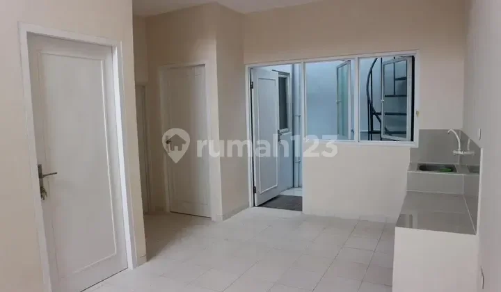 Disewakan Rumah di Cinere Okasi Bagus Dekat Pondok Labu, Dekat ke MRT Fatmawati, Unfurnished Dalam Cluster