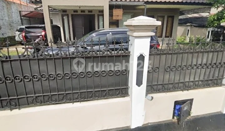 For Rent: Beautiful and Serene 1-Story House, Spacious Yard and Parking for 3 Cars, Already Equipped with AC, Water Heater, Location Near Ragunan and Close to Tb Simatupang, South Jakarta