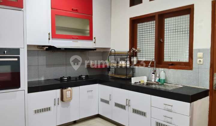 Disewakan Rumah Komplek Town House Ada Furnished, Lokasi Beberapa Meter di Belakang Kantor Antam, Tb Simatupang, Dekat ke Pasar Minggu dan Aeon Mall, Jakarta Selatan