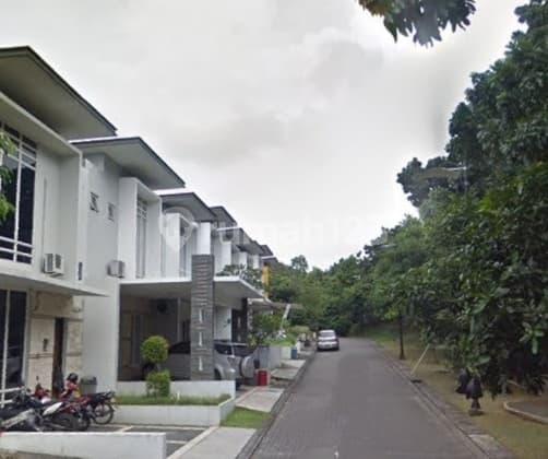For Rent: Luxury Complex House A Step Away from Brigif Toll Gate, Facilities Include Swimming Pool, Club House, Tennis Court, Badminton Court, Jogging Track), Jagakarsa, South Jakarta