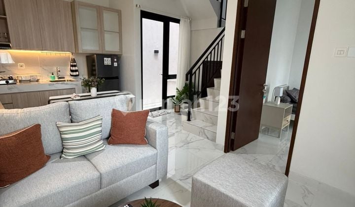 Disewakan Rumah Baru, Full Furnished Semua Baru di Kawasan Elit South City, Tangsel Dekat ke MRT Lebak Bulus Luas Tanah 60Luas Bangunan 68Kamar 3 Kamar Mandi 2Listrik 3500 Vakuncinya Pake Smart Keycctvtv Full Furnished Fasilitas Swimming Pool Outdoor Gymp