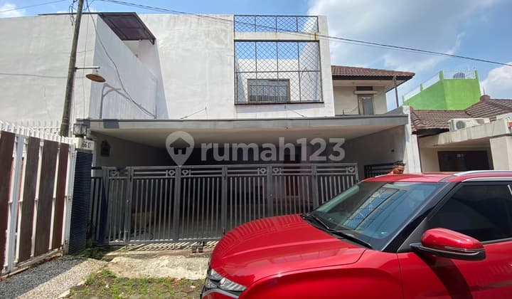 Rumah 2 Lantai Siap Huni Dekat Perkotaan