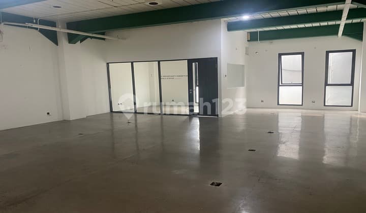 Ruang Usaha Kemang Raya 10