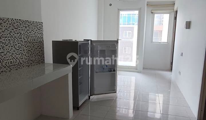 For Rent Apartment Puncak Dharmahusada AC Refrigerator Tower B