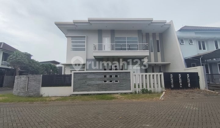 Puri Widya Kencana Citraland House 1 Row Garage 3 Car Street