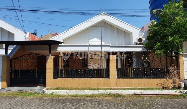 Rumah Manyar Kertoadi Strategis Row 3 Mobil Siap Huni Garasi 2, Carport, Akses Pembantu Sendiri
