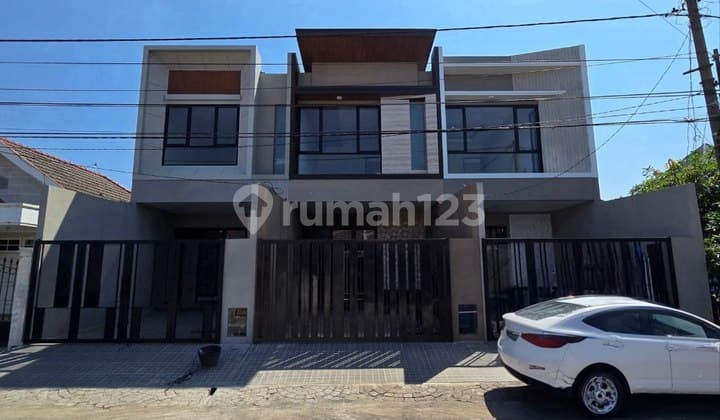 Rumah Nirwana Eksekutif New Minimalis Row 3 Mobil