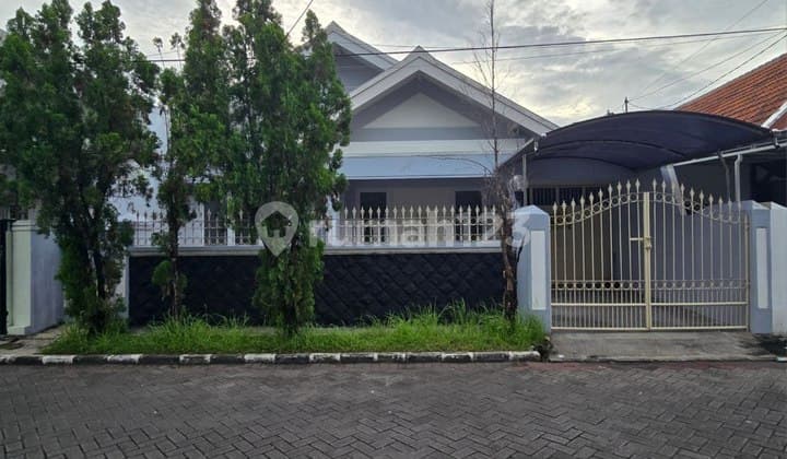Rumah Nirwana Eksekutif Siap Huni, Garasi 2, Strategis