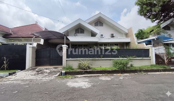 Dijual Rumah Dharmahusada Indah Utara Row 3 Mobil Garasi 1 Carport 1