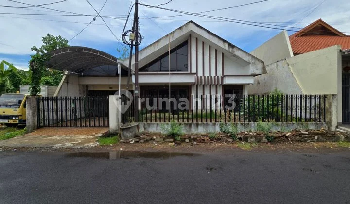 Rumah Dharmahusada Indah STRATEGIS, GARASI 2 Rumah Dharmahusada Indah STRATEGIS, GARASI 2