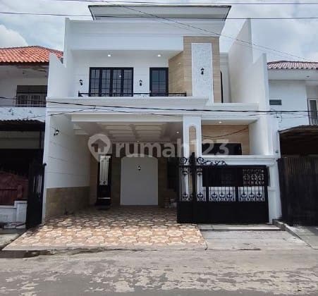 Babatan Beach New Classic Nice House Near Mulyosari Kenjeran